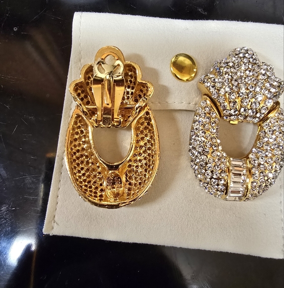 JARIN SWAROVSKI CRYSTAL CLIP ON EARRINGS - Picture 2 of 4